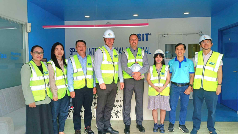 Đoàn Cảng Gothenburg thăm và làm việc với Cảng SSIT. Ảnh: Thương vụ Việt Nam tại Thuỵ Điển