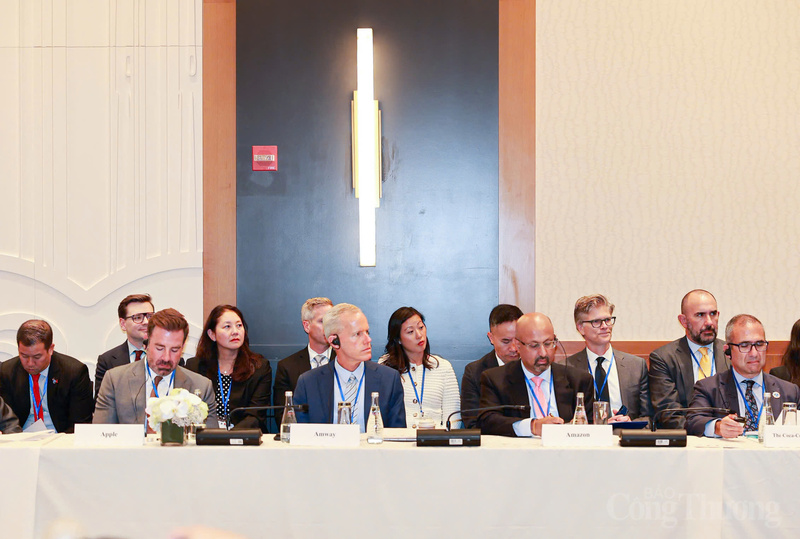 Đại diện các doanh nghiệp lớn của Hoa Kỳ tham dự Tọa đàm với Chủ tịch nước Việt Nam Lương Cường.