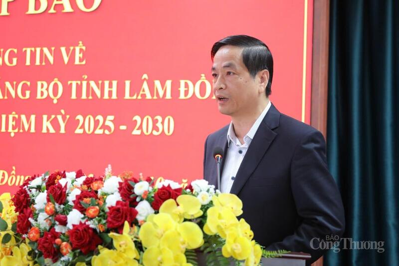 Ông Võ Thanh Bình, Trưởng Ban Tuyên giáo và Dân vận Tỉnh ủy Lâm Đồng thông tin tại buổi họp báo. Ảnh: Lê Sơn