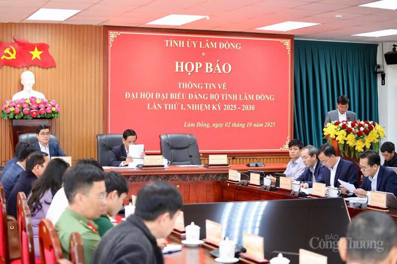 Họp báo thông tin về Đại hội đại biểu Đảng bộ tỉnh Lâm Đồng lần thứ I, nhiệm kỳ 2025 - 2030. Ảnh: Lê Sơn
