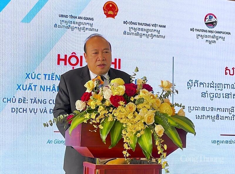 Ông Tith Rithipol - Phó Quốc vụ khanh Bộ Thương mại, Chính phủ Hoàng gia Campuchia, phát biểu tại Hội nghị. Ảnh: Khánh Ngọc.