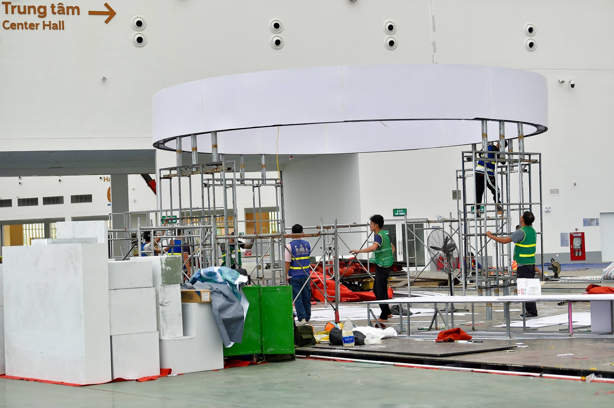 Phó Thủ tướng Bùi Thanh Sơn chỉ đạo, các bộ, ngành, địa phương đôn đốc, theo dõi sát sao những doanh nghiệp, đơn vị tham gia gian hàng tại Hội chợ Mùa Thu 2025.