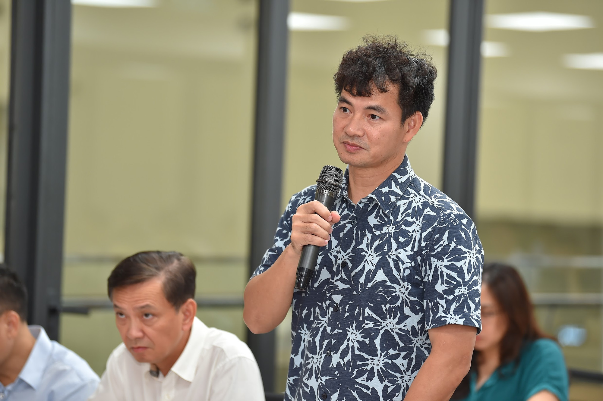 Nghệ sĩ Nhân dân Nguyễn Xuân Bắc, Cục trưởng Cục Nghệ thuật biểu diễn, Bộ Văn hóa, Thể thao và Du lịch báo cáo về chương trình nghệ thuật tại Hội chợ.