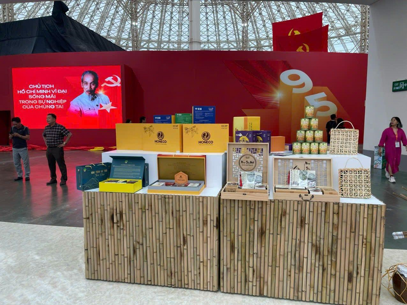 Sản phẩm mật ong Honeco từng vinh dự xuất hiện tại triển lãm 80 năm thành tựu đất nước dịp 2/9. Ảnh: Honeco