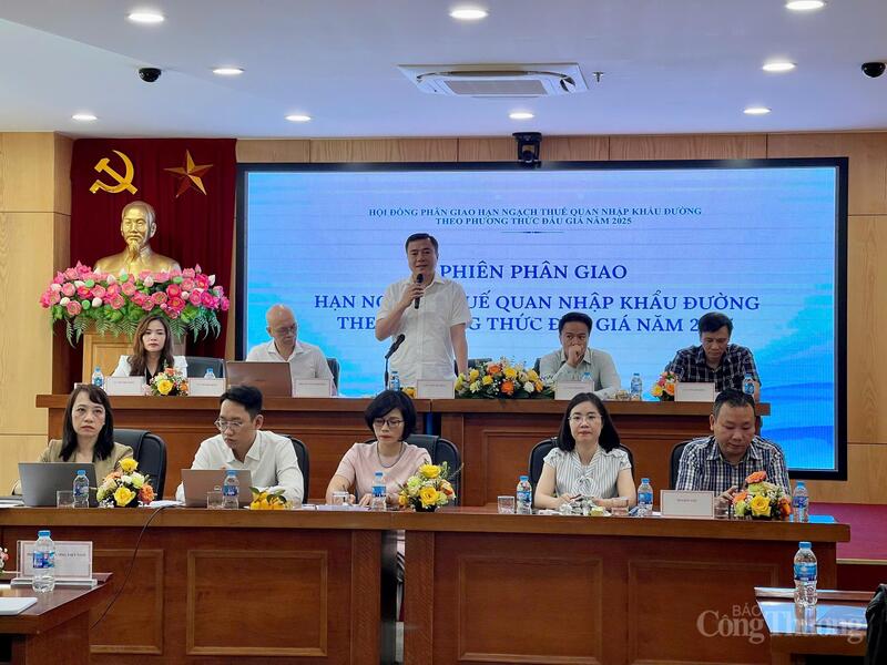 Thứ trưởng Bộ Công Thương Nguyễn Sinh Nhật Tân phát biểu tại phiên phân giao hạn ngạch thuế quan nhập khẩu đường năm 2025.
