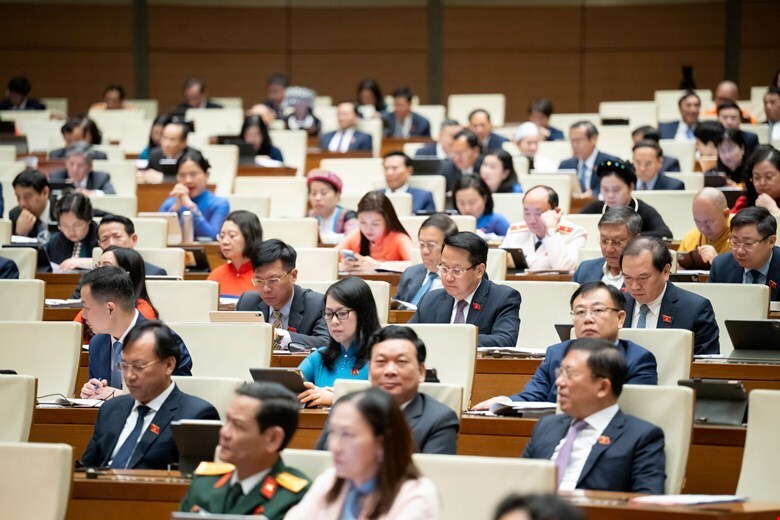 Kỳ họp thứ 10, Chính phủ đã gửi đến Quốc hội 120 báo cáo, tờ trình, hồ sơ, tài liệu. Ảnh: QH