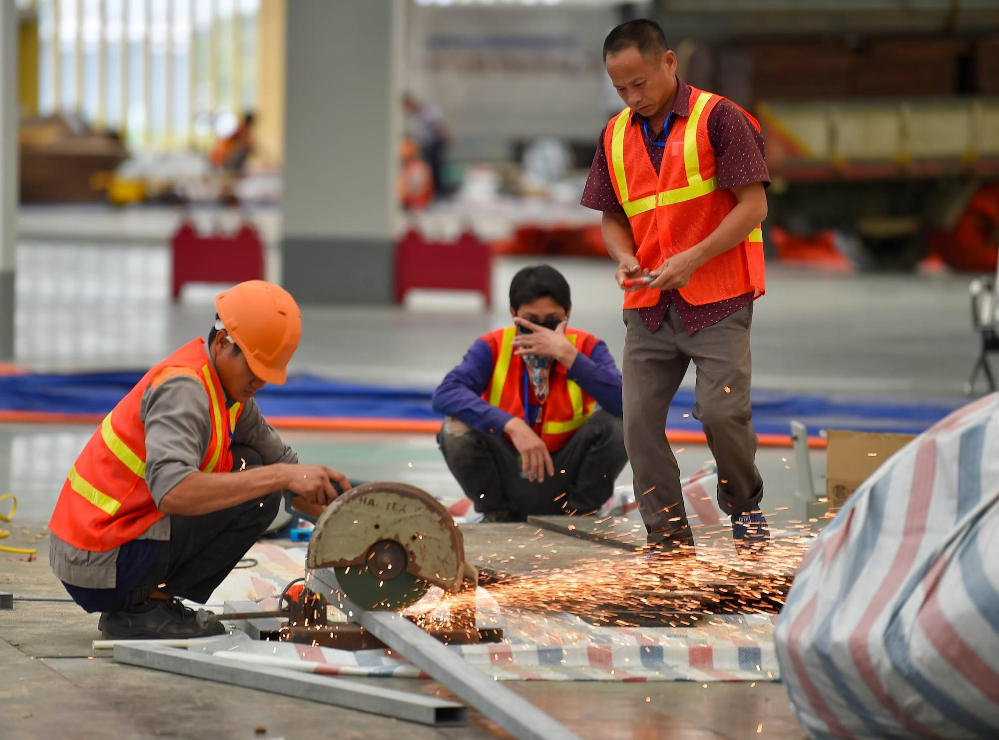 Các đơn vị thi công đang gấp rút triển khai nhiều hạng mục.