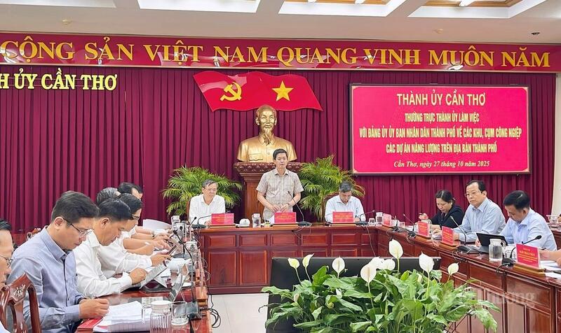 Quang cảnh buổi làm việc.