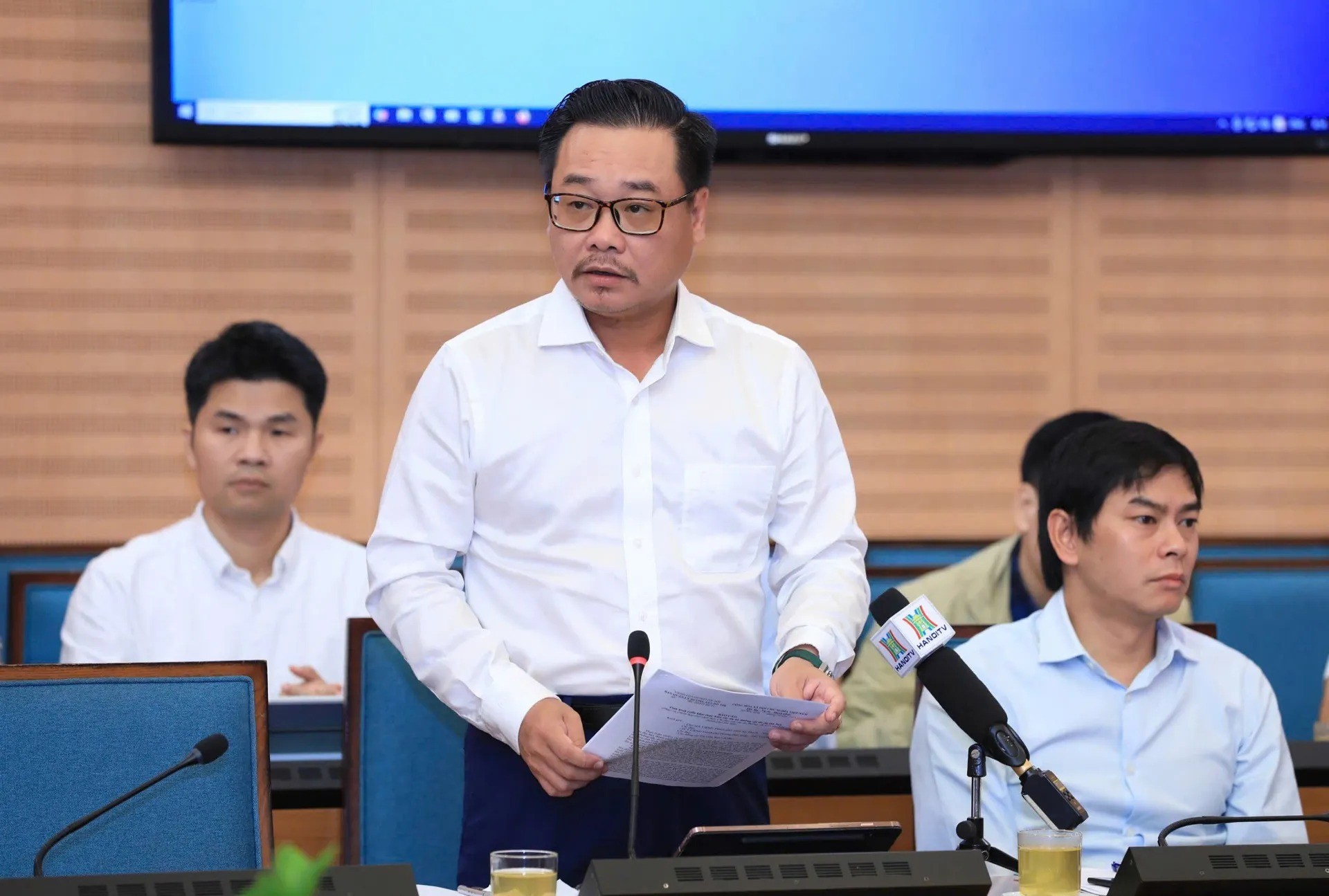 Các thành viên Ban Chỉ đạo phát biểu tại phiên họp