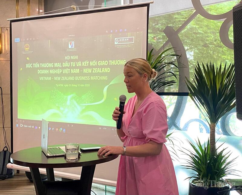 Bà Liz Bell, Giám đốc Điều hành Hội đồng Doanh nghiệp ASEAN - New Zealand phát biểu tại hội nghị.