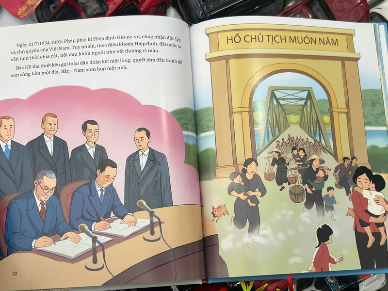 Những cuốn sách cho thiếu nhi và trẻ nhỏ được trình bày với những bức hình hoạ tươi tắn. Ảnh: Thanh Thảo