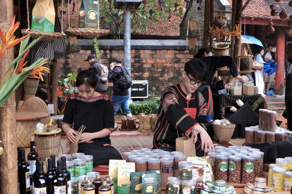 Tinh hoa làng nghề thủ công truyền thống hội tụ và kết nối Tinh hoa làng nghề thủ công truyền thống hội tụ và kết nối