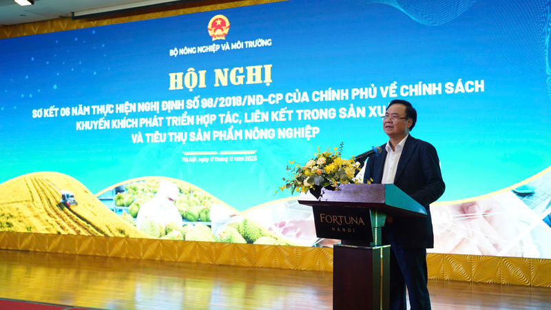 Thứ trưởng Bộ Nông nghiệp và Môi trường Võ Văn Hưng phát biểu tại Hội nghị. Ảnh: Khương Lực