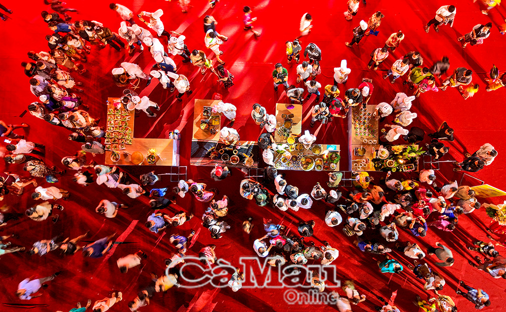 Quang cảnh quảng diễn các món ăn.