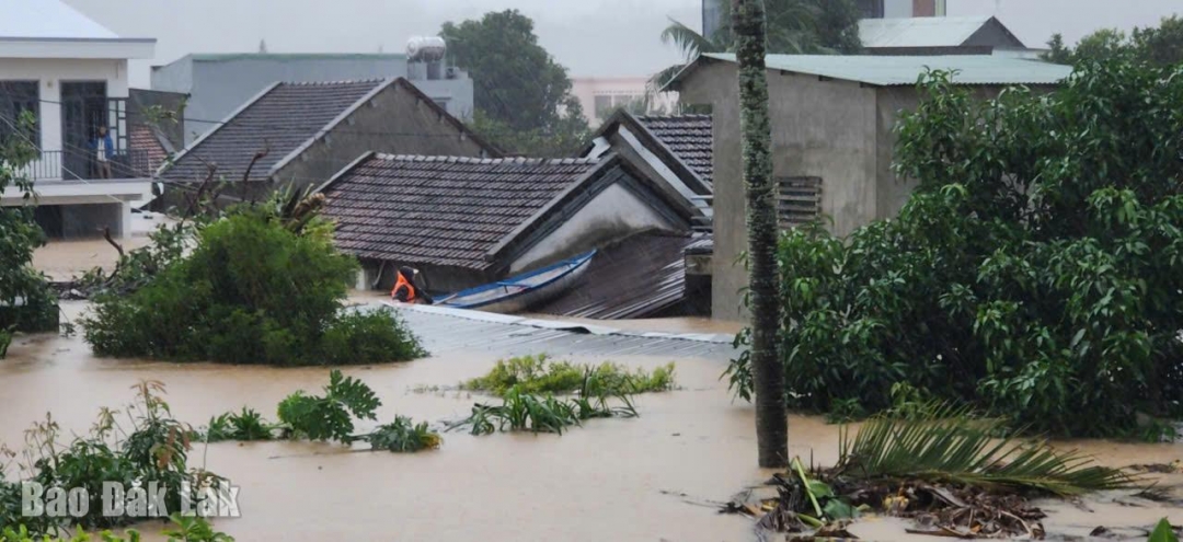 Trung tâm thị trấn La Hai (cũ) bị ngập sâu.