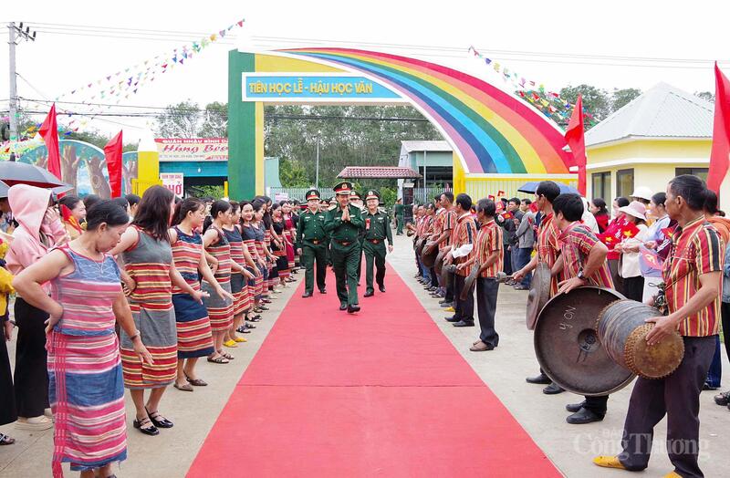 Thượng tướng Võ Minh Lương, Ủy viên Trung ương Đảng, Ủy viên Thường vụ Quân ủy Trung ương, Thứ trưởng Bộ Quốc phòng dự lễ khánh thành.