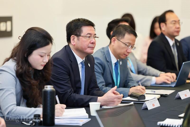 Bộ trưởng Bộ Công Thương Nguyễn Hồng Diên tại buổi làm việc. Ảnh: Nguyên Minh