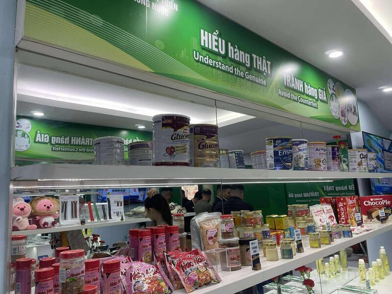 Nhiều sản phẩm được trưng bày.