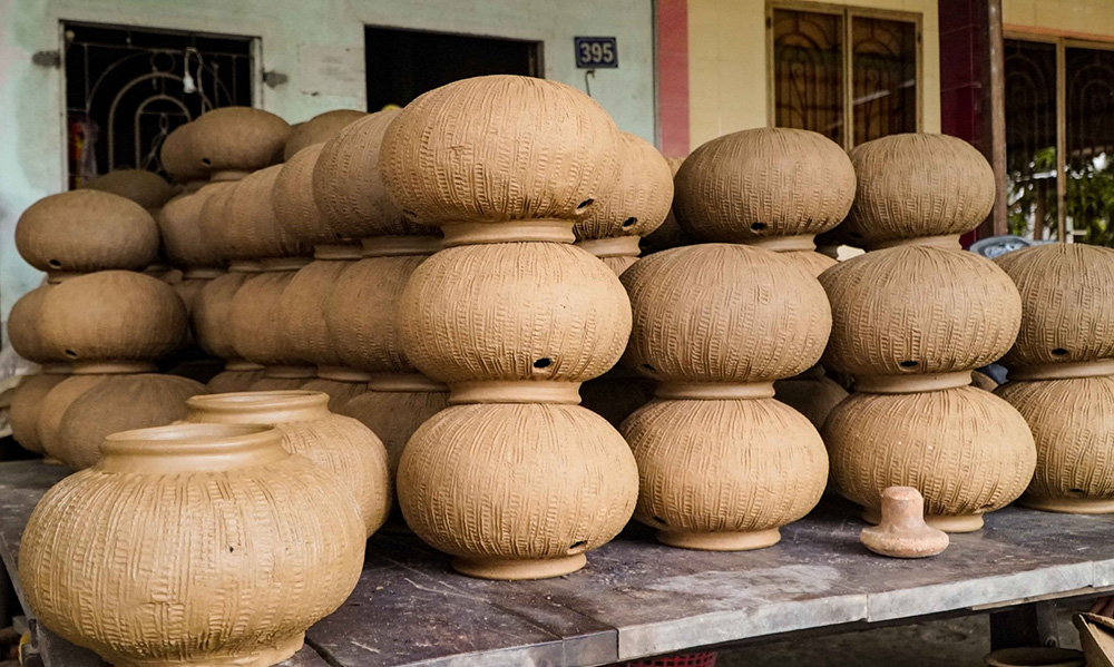 Nồi đất thành phẩm đã được nung qua lửa đỏ, đảm bảo bền, đẹp.