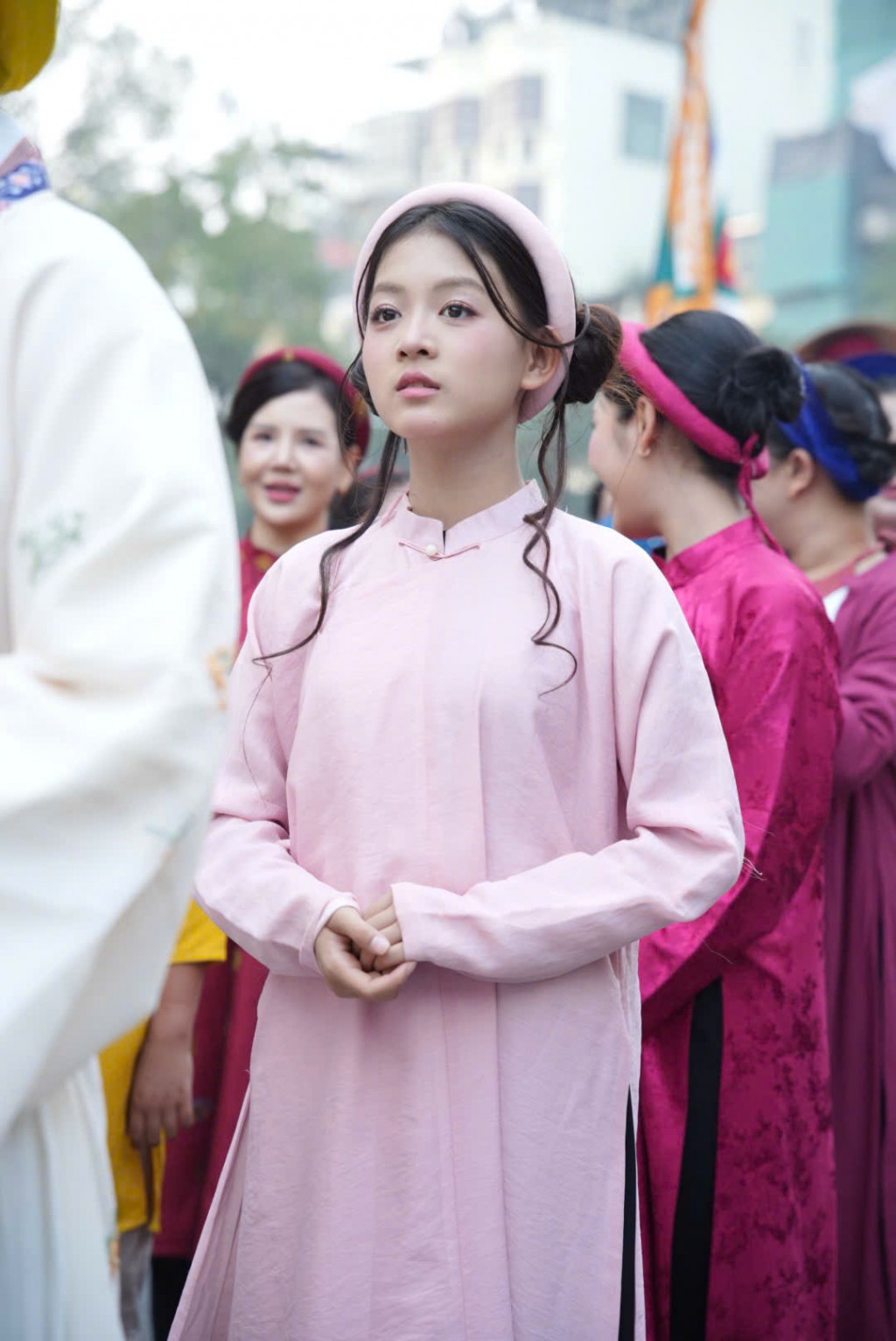 Ali Thục Phương- DV nhí nổi tiếng phim Dàn Hoa hậu rạng ngời hạnh phúc diễu hành Bách hoa hỷ sự