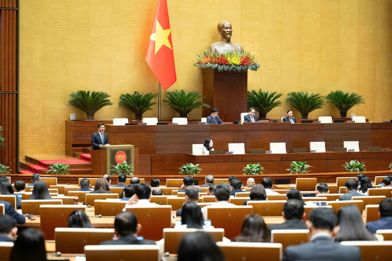 Bộ trưởng Bộ Công Thương Nguyễn Hồng Diên trình bày Tờ trình dự thảo Nghị quyết của Quốc hội về các cơ chế, chính sách phát triển năng lượng quốc gia giai đoạn 2026-2030 vào chiều 4/12