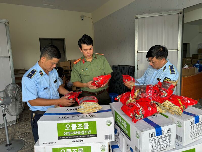 Mở đợt cao điểm chống buôn lậu, gian lận thương mại và hàng giả dịp trước, trong và sau Tết Nguyên đán Bính Ngọ 2026. Ảnh minh họa