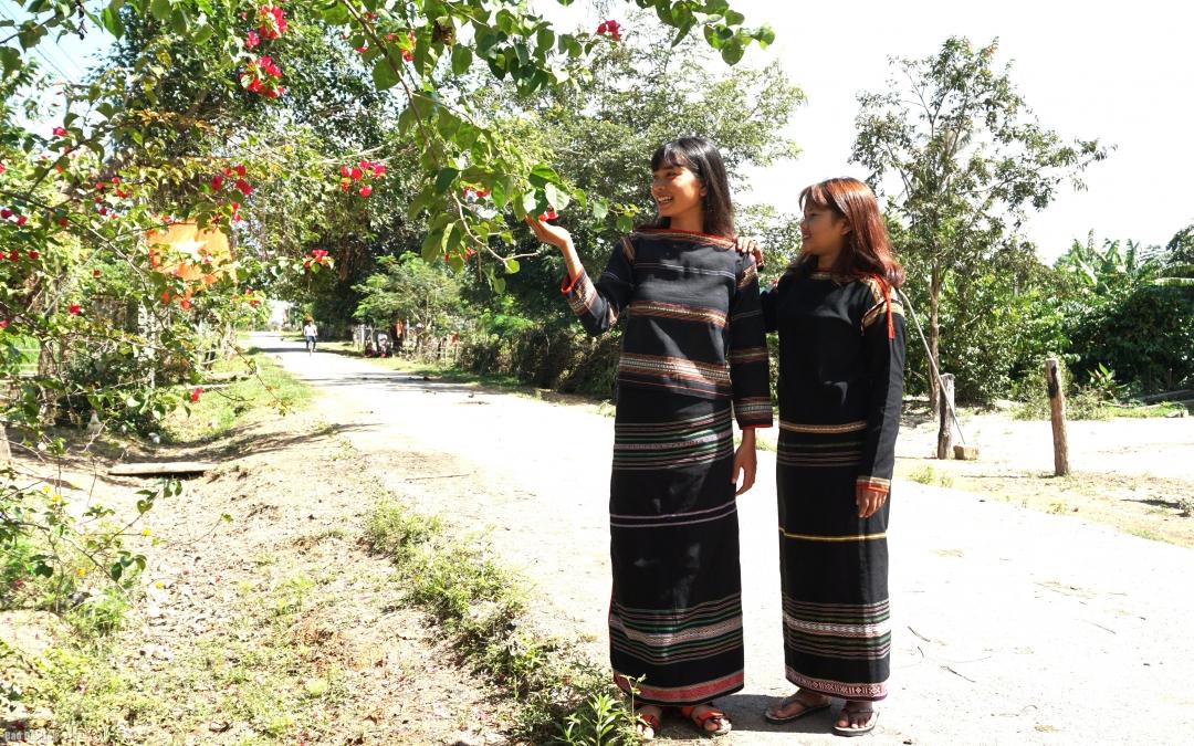 Bộ mặt nông thôn ở buôn Đắ k Tuôr, xã Cư Pui ngày càng khởi sắc.