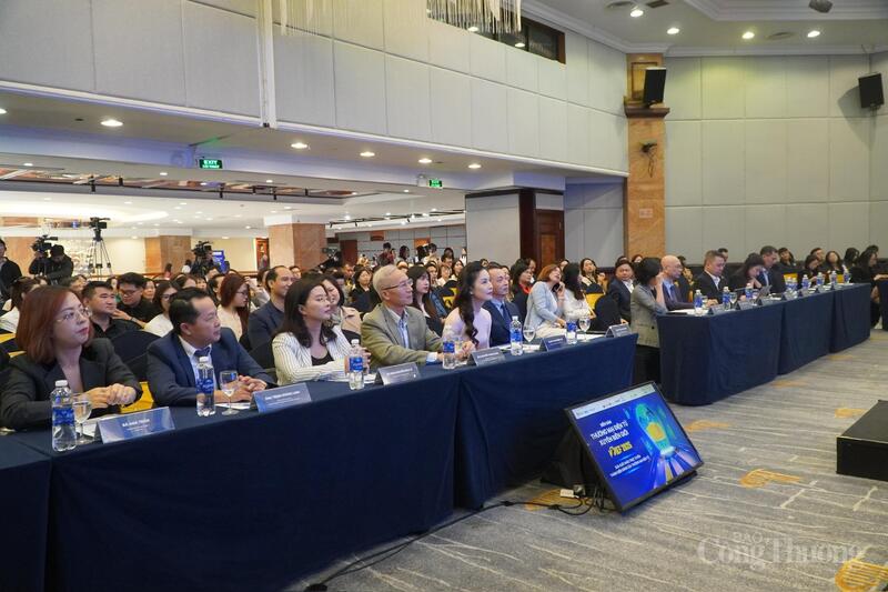 Tại diễn đàn, các phiên thảo luận tập trung vào chính sách và pháp luật cho thương mại điện tử xuyên biên giới giai đoạn 2026 - 2030. Ảnh: Minh Trang.