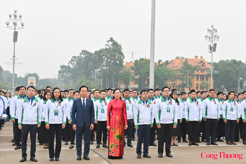 Tham dự buổi lễ, có các đồng chí lãnh đạo Trung ương và Chính phủ: đồng chí Lê Thị Thủy, Ủy viên Ban Chấp hành Trung ương Đảng, Phó Bí thư Đảng ủy Chính phủ; đồng chí Lai Xuân Lâm, Phó Bí thư Đảng ủy Chính phủ; Bí thư Đoàn Thanh niên Chính phủ Bùi Hoàng Tùng cùng các đồng chí Ủy viên Ban Chấp hành Trung ương Đoàn, Ban Thường vụ Đoàn Chính phủ, đại diện lãnh đạo các bộ, ban, ngành và gần các đại biểu ưu tú, đại diện cho hàng ngàn đoàn viên, thanh niên trong toàn Đoàn TNCS Hồ Chí Minh Chính phủ