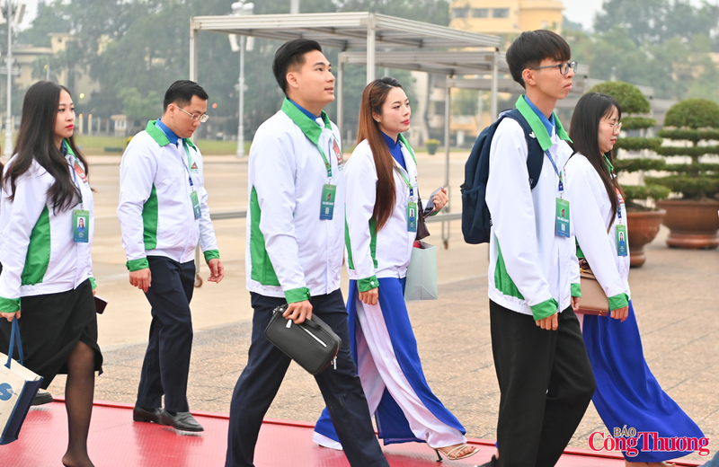 Lễ báo công dâng Bác không chỉ là hoạt động có ý nghĩa chính trị, giáo dục sâu sắc, mà còn là điểm tựa tinh thần để đoàn viên, thanh niên Chính phủ tiếp tục nỗ lực phấn đấu, biến các mục tiêu, chỉ tiêu của Đại hội thành hành động cụ thể, thiết thực, góp phần xây dựng Chính phủ liêm chính, hành động, hiệu lực, hiệu quả, phục vụ người dân và doanh nghiệp ngày càng tốt hơn