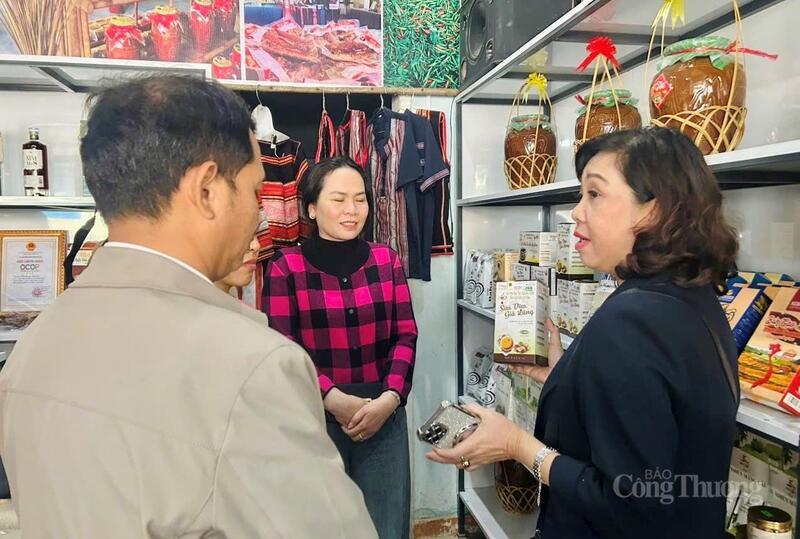 Gia Lai: Khai trương mô hình thương mại hai chiều vùng cao - 6