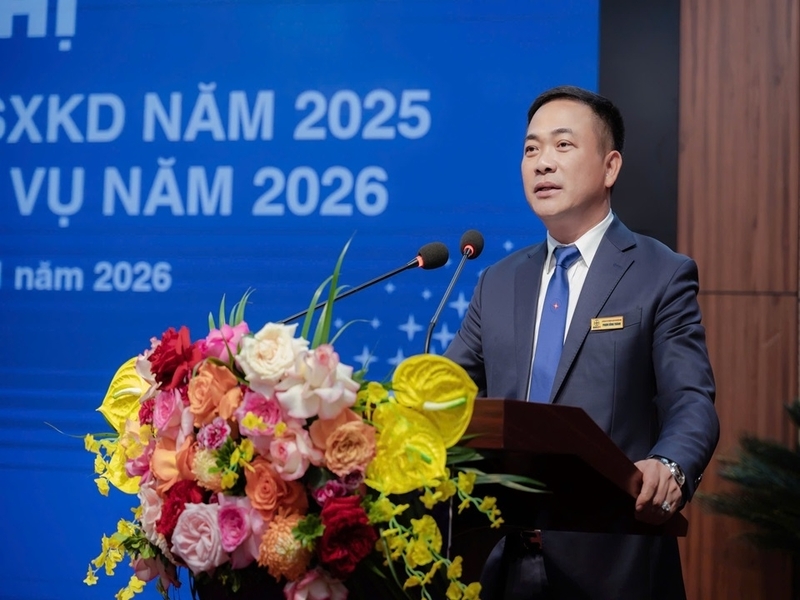 Ông Phạm Công Thành, Giám đốc Công ty Điện lực tỉnh Nghệ An chia sẻ về một năm nhiều khó khăn, thách thức và gửi lời cảm ơn lãnh đạo UBND tỉnh Nghệ An, Tổng Công ty Điện lực miền Bắc, các Công ty Điện lực đơn vị bạn và toàn thể người lao động của Công ty. Ảnh: Phan Thuỷ