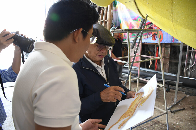 Linh vật Ngựa năm nay có quy mô đặc biệt lớn, với chiều dài khoảng 9 m, chiều cao thân 7 m và tổng chiều cao khi lắp đặt tại Đường hoa lên đến 11 m. Ảnh: Thanh Minh