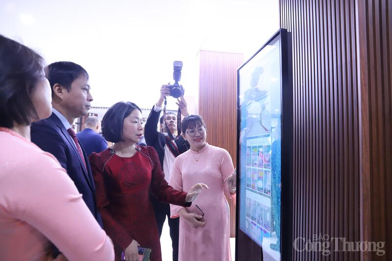 Tài liệu lưu trữ được chuyển hóa thành nội dung media, dữ liệu số, sản phẩm tương tác đa phương tiện. Ảnh: Hoa Quỳnh