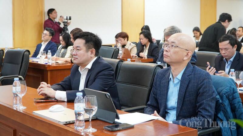 Đại diện các đơn vị trực thuộc bộ tham dự buổi họp báo. Ảnh: Minh Trang