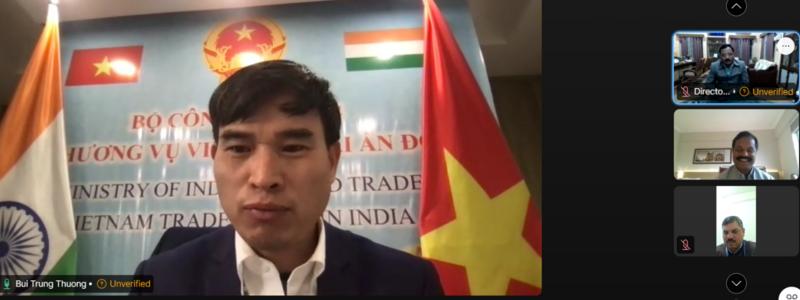 Ông Bùi Trung Thướng - Tham tán Thương mại hỗ trợ đoàn Hội đồng lụa Trung ương Ấn Độ về việc tham dự Hội chợ Mùa Xuân tại Việt Nam.