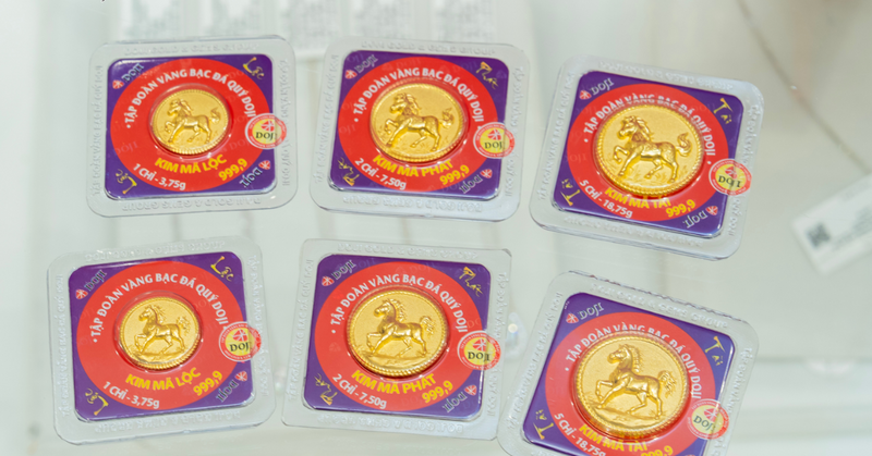 Nhiều thương hiệu vàng trong nước đồng loạt quay đầu giảm nhẹ khi mở cửa sớm ngày vía Thần Tài (mùng 10 tháng Giêng).