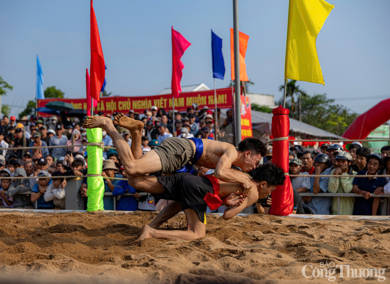 Những đòn đánh hấp dẫn, gay cấn của các đô vật trên sới