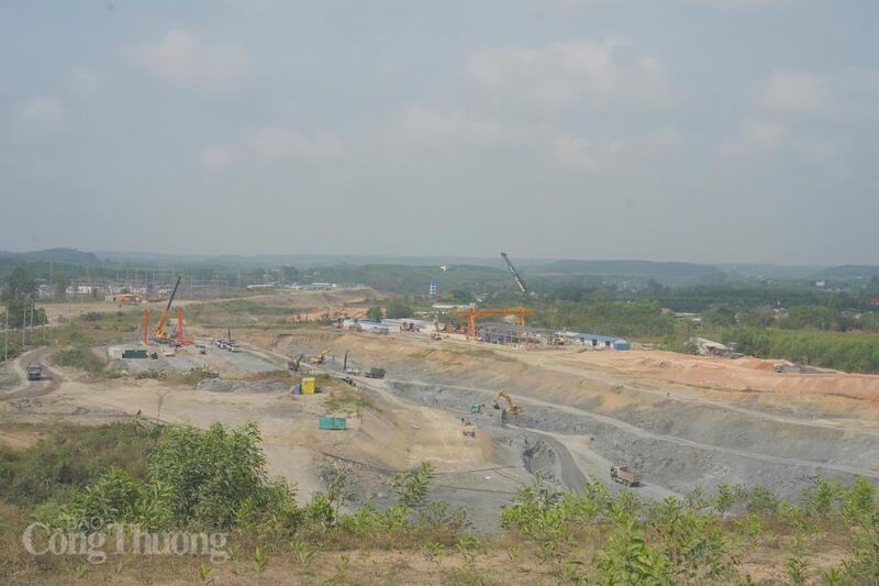 Toàn cảnh khu vực triển khai dự án Nhà máy Thủy điện Trị An mở rộng. Ảnh: Thanh Tuấn