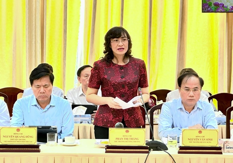 Thứ trưởng Bộ Công Thương Phan Thị Thắng phát biểu ý kiến tại buổi làm việc. Ảnh: Anh Tuyên