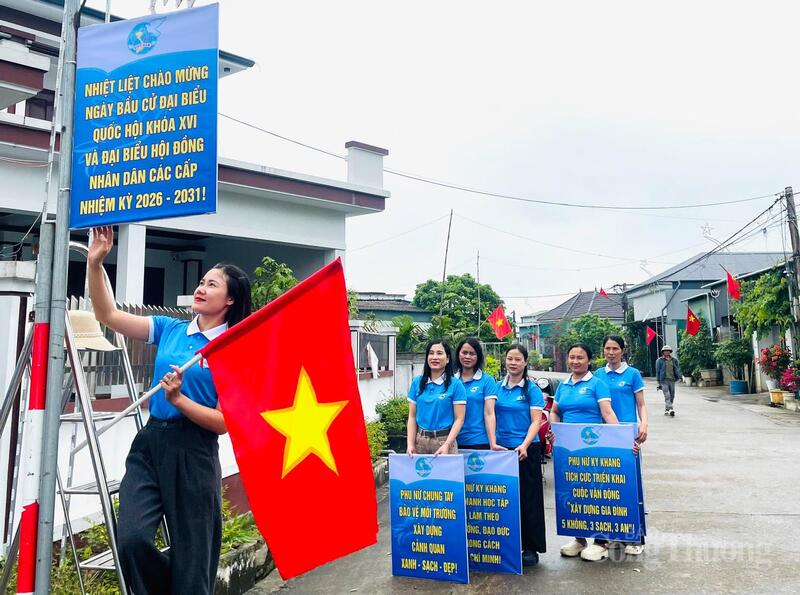 Những khẩu hiệu, băng rôn được các chi hội treo tại các khu vực trung tâm và khu vực bỏ phiếu không chỉ thể hiện tinh thần trách nhiệm của chị em phụ nữ mà còn góp phần lan tỏa ý thức chính trị sâu rộng trong cộng đồng.