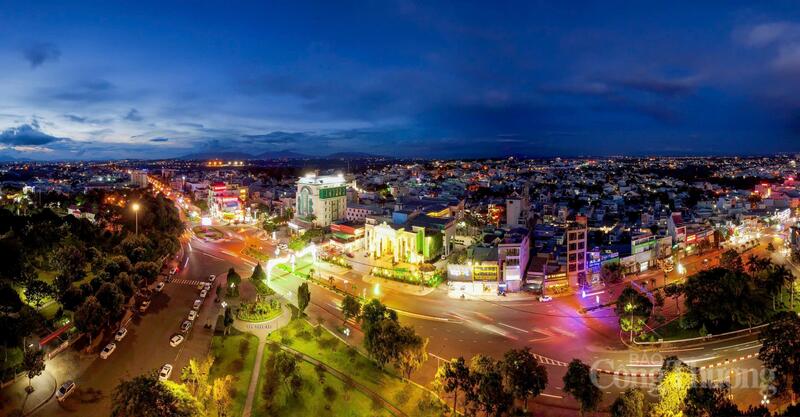 Đêm khai mạc không chỉ là sự kiện mở màn cho chuỗi hoạt động du lịch trong năm mà còn là hành trình kết nối âm nhạc, văn hóa và du lịch, nơi đại ngàn Tây Nguyên gặp gỡ sắc xanh của biển. Ảnh: Hiền Mai