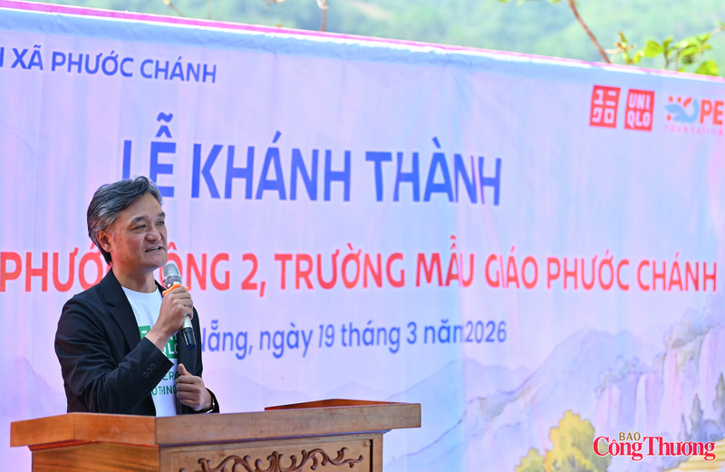 Ông Akiyama Naoki, Tổng giám đốc UNIQLO Việt Nam, phát biểu tại lễ khánh thành.