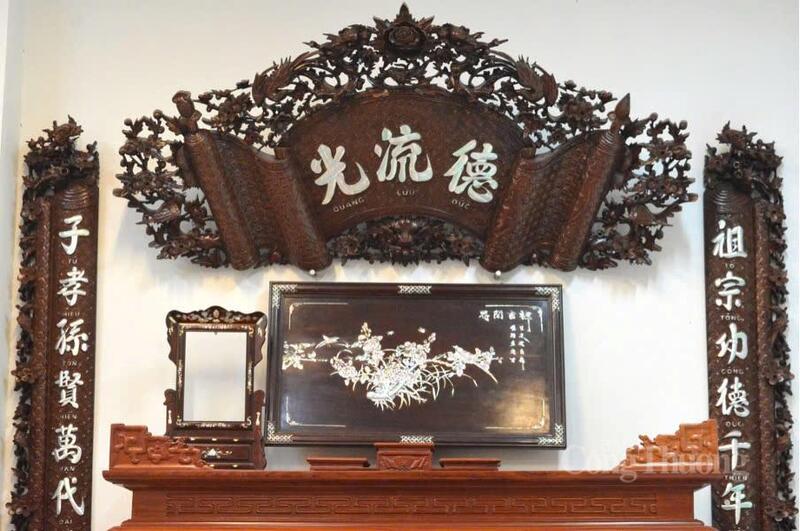 Những sản phẩm khảm trai tinh xảo được thực hiện bởi bàn tay tài hoa của người dân làng Chuôn Ngọ. Ảnh: Dương Thảo