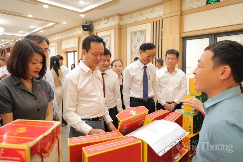 Doanh nghiệp và hợp tác xã đã có dịp kết nối trực tiếp với đội ngũ thu mua đến từ ngành hàng tiêu dùng nhanh (FMCG) và ngành hàng thực phẩm tươi sống (Fresh Food) của Central Retail Việt Nam.