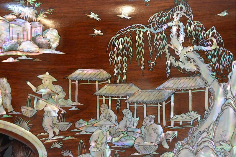 Họa tiết trên các sản phẩm khảm trai chứa đựng tinh hoa văn hóa lâu đời của dân tộc trong dòng chảy lịch sử. Ảnh: Dương Thảo