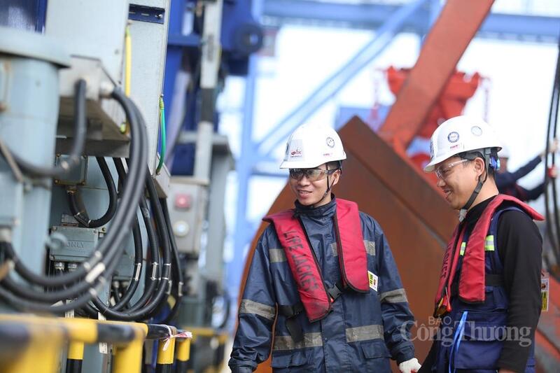 Ngành sản xuất và phân phối điện, khí đốt cũng đóng góp quan trọng vào mức tăng chung với con số 20,5%. Ảnh: Trọng Tùng