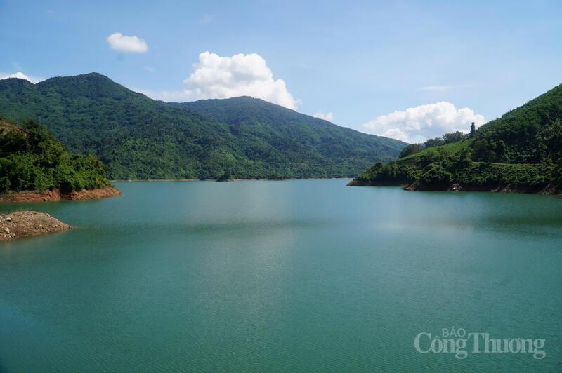 Nghiên cứu khai thác tiềm năng du lịch lòng hồ thủy điện gắn với bản sắc văn hóa địa phương
