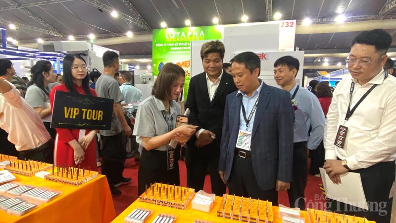 Triển lãm VÌM, VIAF tại Hải Phòng thu hút hàng trăm doanh nghiệp trong và ngoài nước.