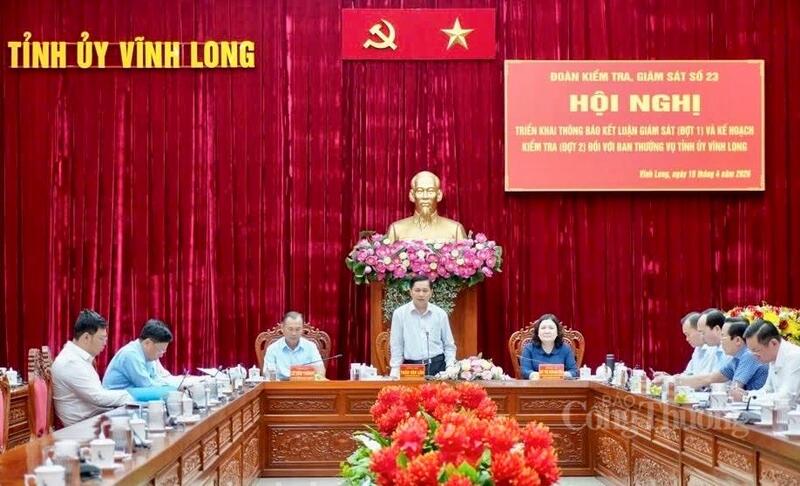 Ông Trần Văn Lâu - Bí thư Tỉnh ủy Vĩnh Long, phát biểu tiếp thu ý kiến tại buổi làm việc.
